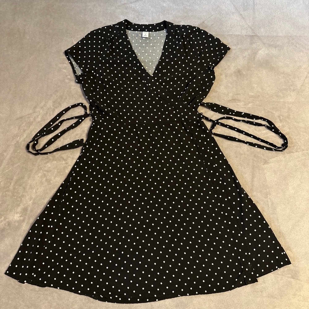 Old Navy Black White Polka Dot Tie Wrap Dress Short Sleeve Unlined Size S